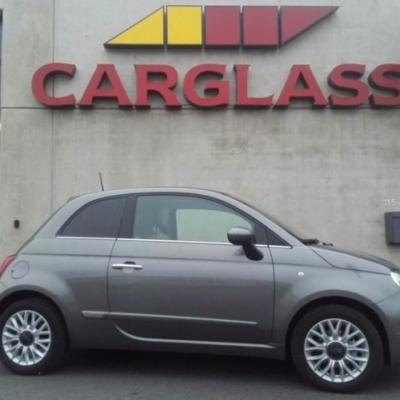 Fiat 500 - Teinte des vitres arrières en 95% en plus d'une bande solaire également en 95% 